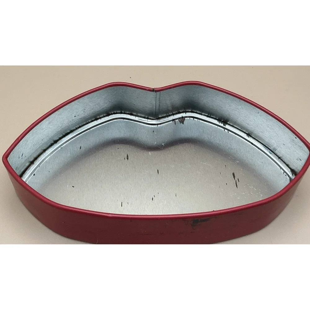 Empty Red Lips Metal Candy Tin Kiss Kiss Valentine's Day Collectible‎ Gift Box
